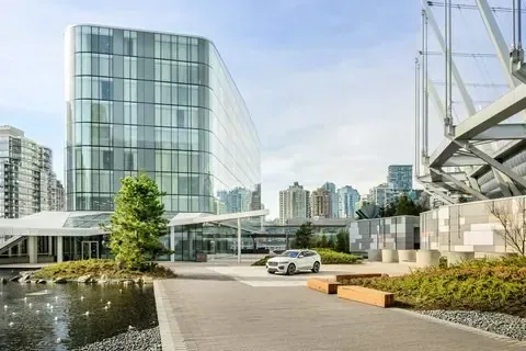Contemporary downtown hotel exterior